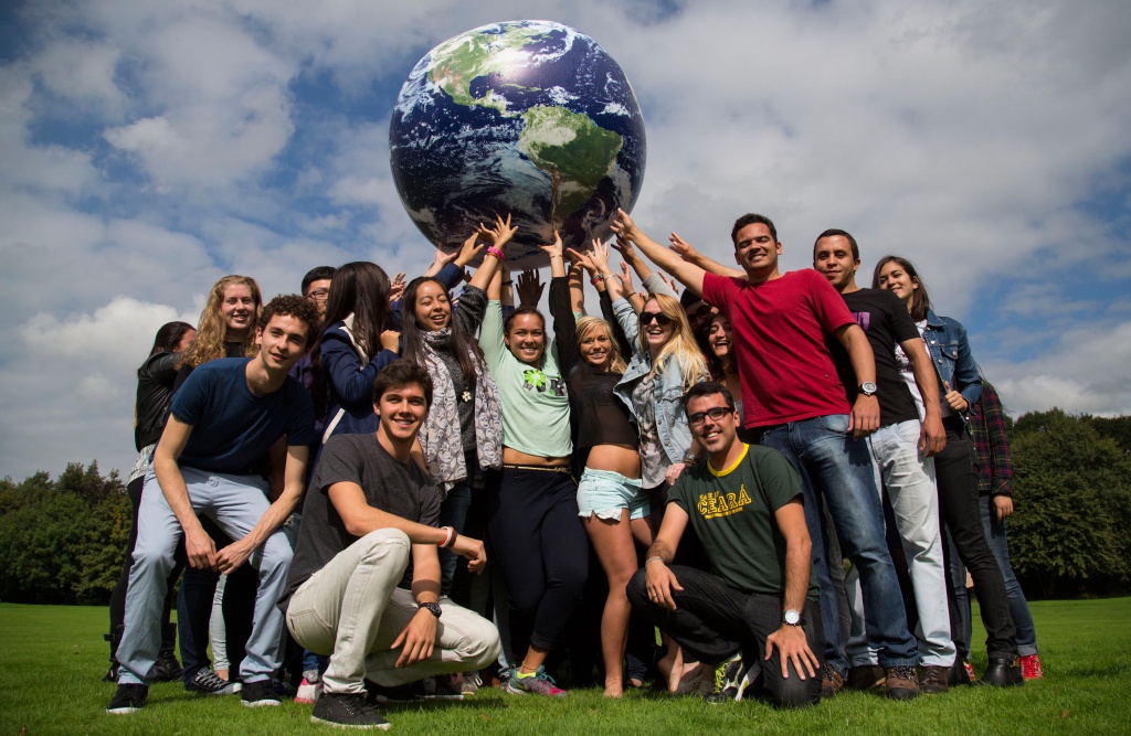 30.09.14 NO REPRO FEE The University of Limerick welcomes the largest cohort of International Students in its history with 2,500 students representing over 100 countries attending the University, who are estimated to contribute in the region of Û19million to the mid west region. The Û19million figure is based on student spending estimates of between Û7,000 and Û12,000 in one year and does not include tuition fees paid to the University of Limerick. Josephine Page, Director, International Education Division said: ÒInternational students make a very significance impact to our region in terms of our economy, tourism but also in the cultural links built which will continue for years to come.Ó Officially welcoming the students to UL, Professor Don Barry, President said: "UL is proud of its long tradition in welcoming visiting students to Limerick. We have one of the largest Erasmus exchange programmes in Ireland; we have been welcoming study abroad students for the past 20 years and have made many academic links and partnerships with universities right across the globeÓ. Picture: Alan Place.